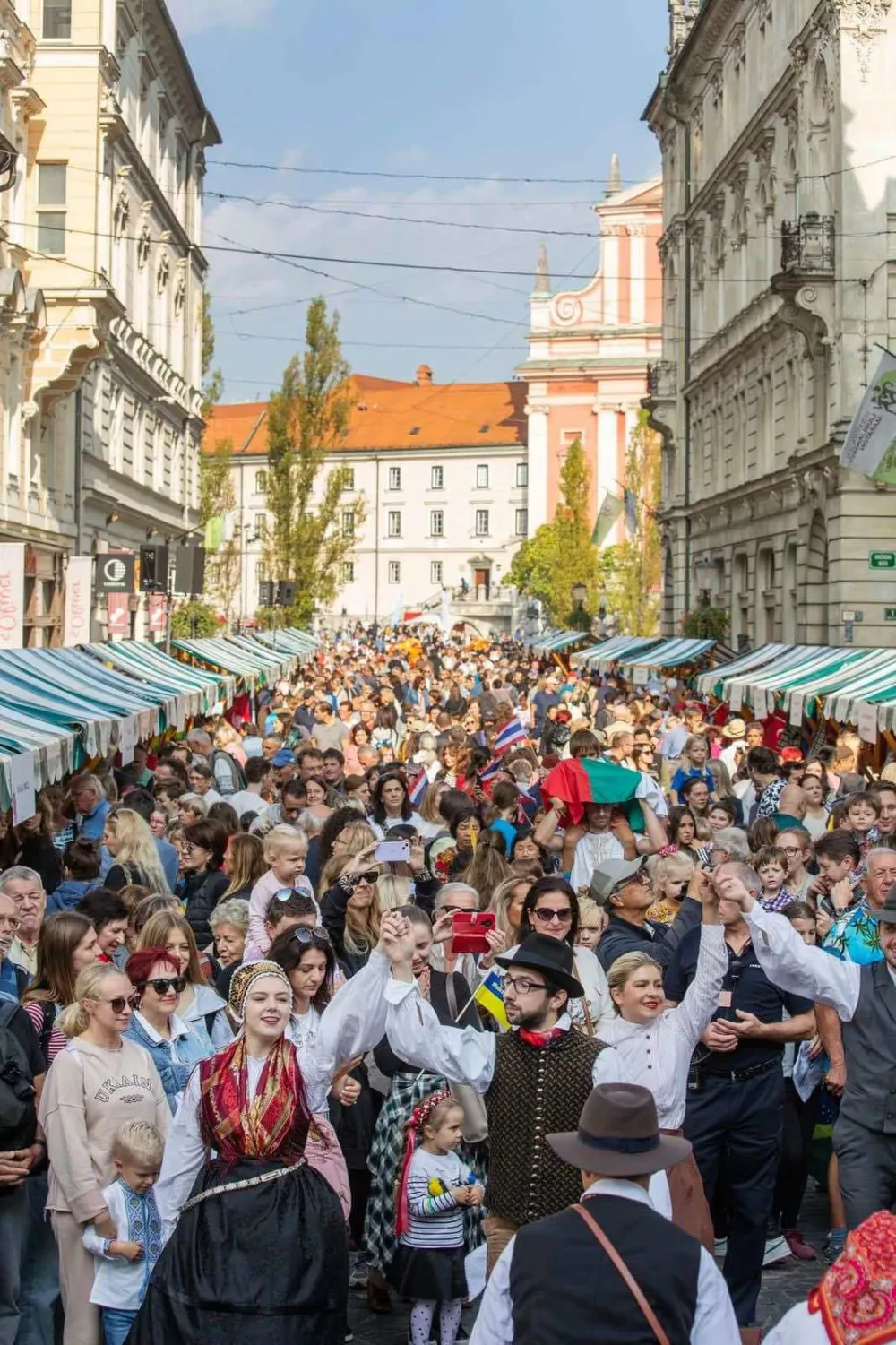 Velika posjećenost humanitarnog bazara koji je organizovala Ambasada Crne Gore