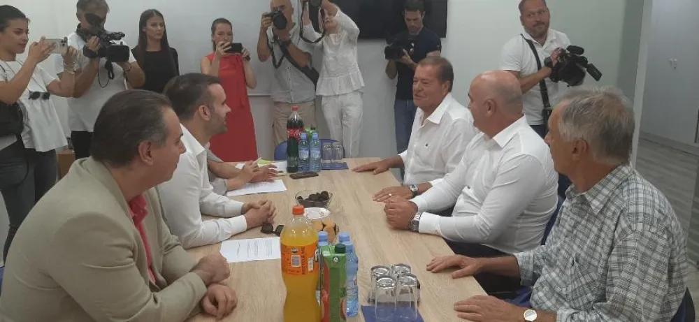 Pregovori PES-a sa SNP-om i Demosom