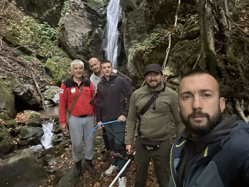 Учесници акције уређења прилаза Бањевачком водопаду