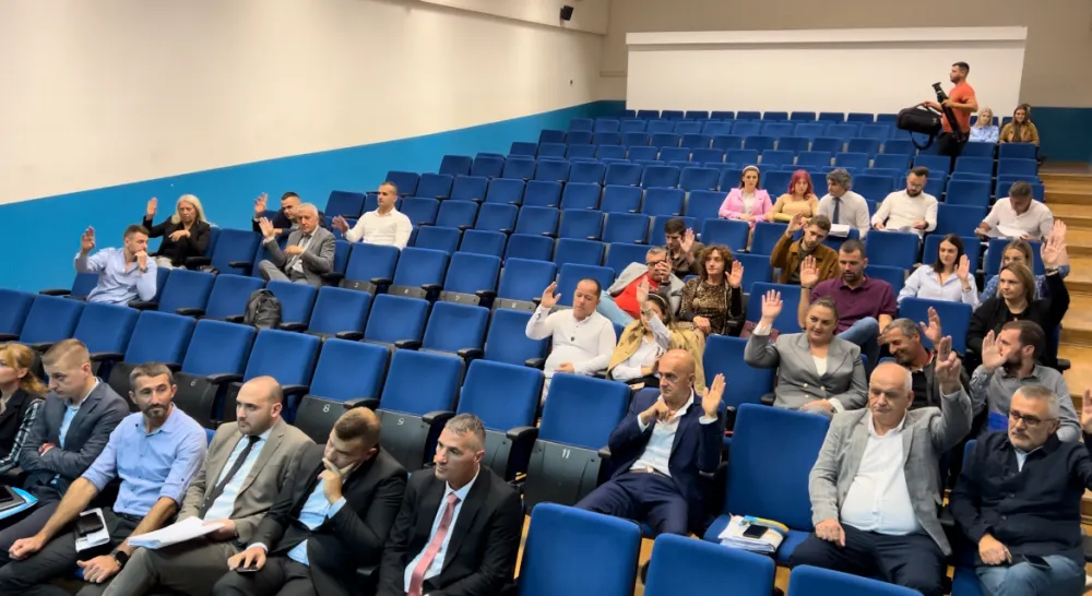 (VIDEO) Prekinuta sјednica SO Zeta zbog problema u datumu saziva: Zakasnili tri dana