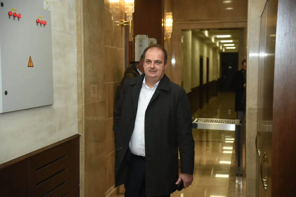 Nimanbegu podnio ostavku sa poslaničke funkcije iz etičkih i političkih razloga