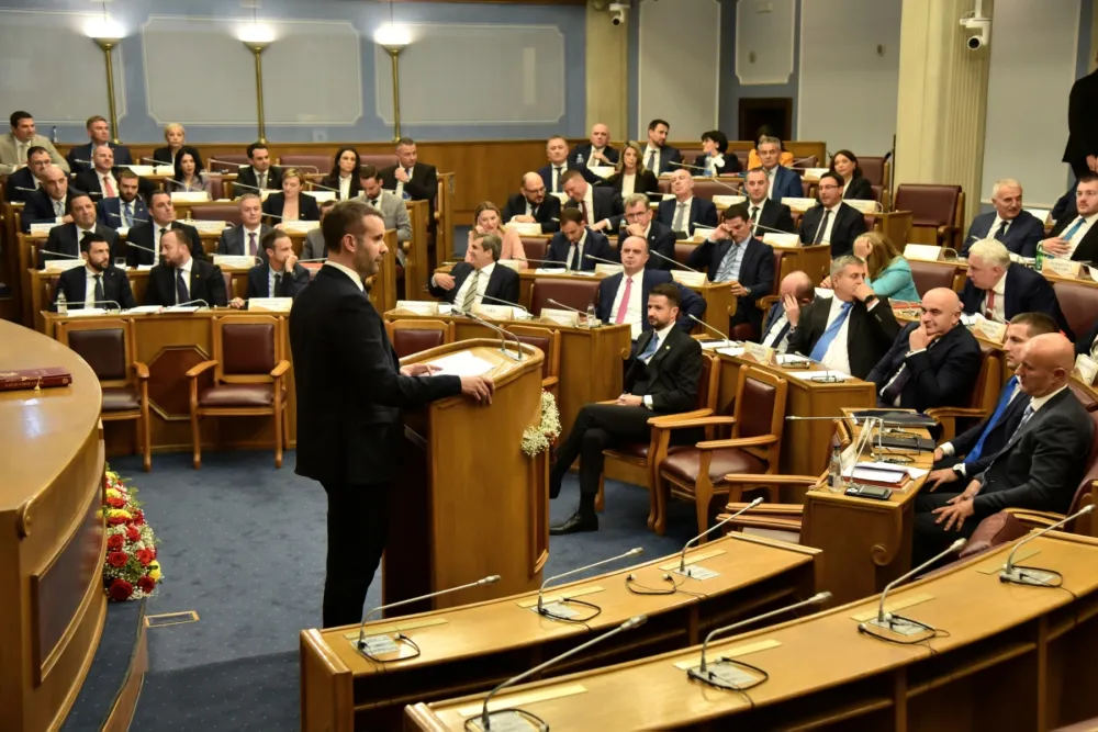 Mandatar Spajić u parlamentu