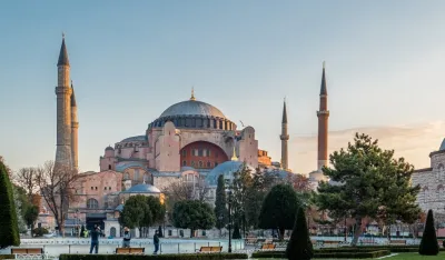 FOTO: Unsplash - Lewis J Goetz, Aja Sofia