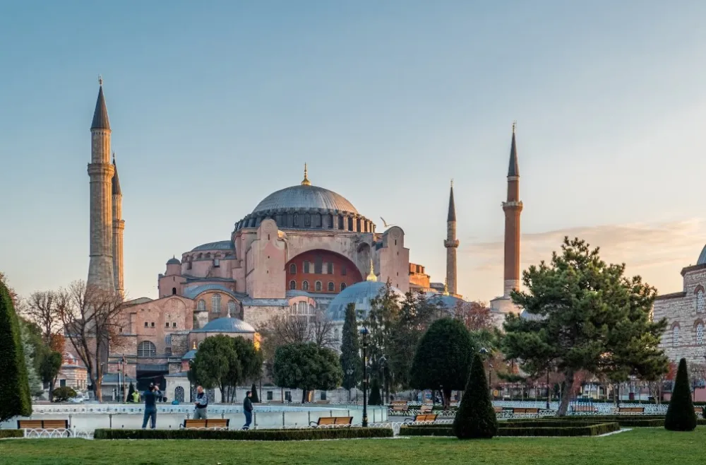 FOTO: Unsplash - Lewis J Goetz, Aja Sofia