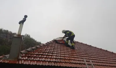 Cetinje: Vjetar otkrio srednji dio krova zgrade