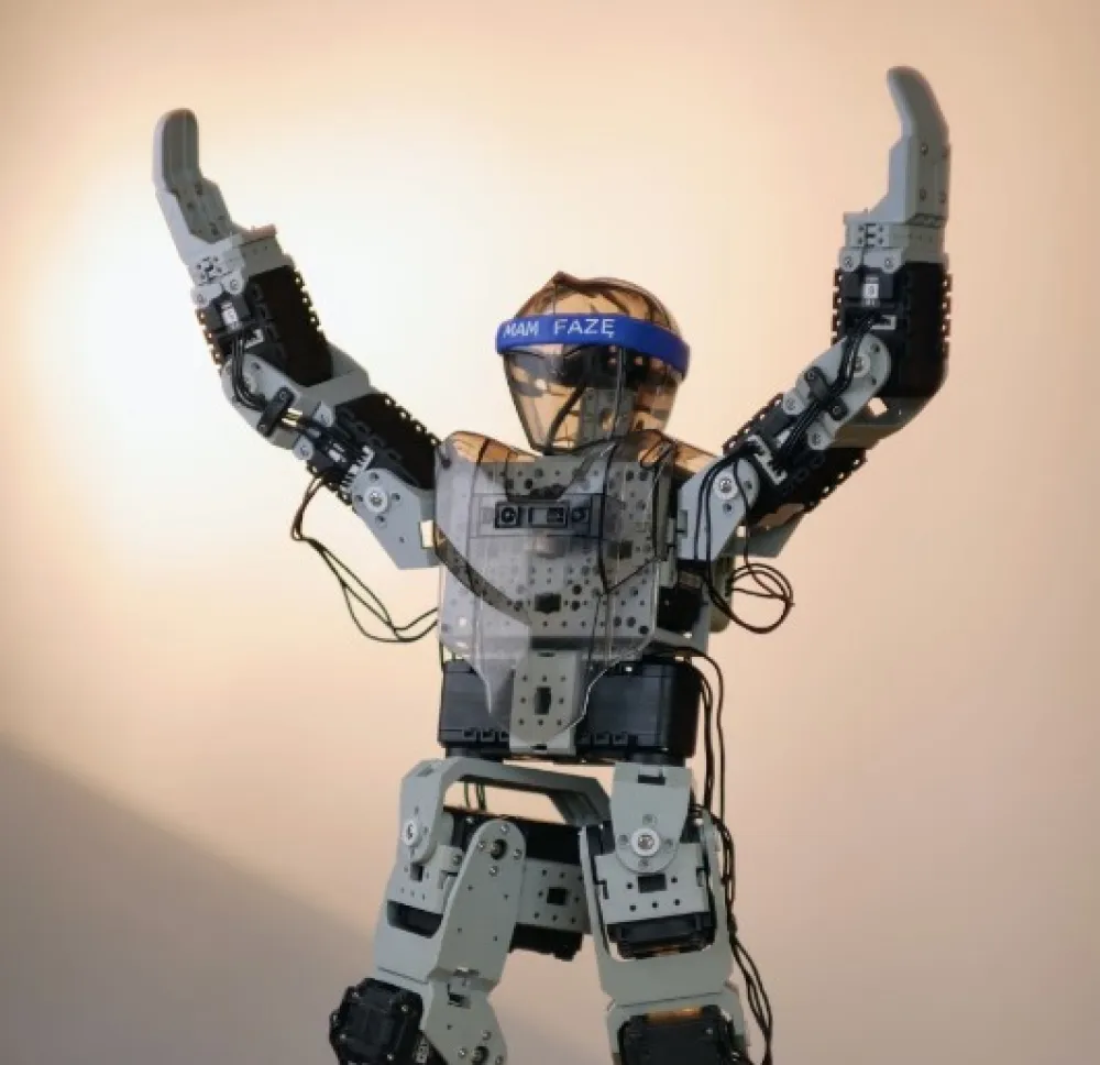 FOTO: Unsplash - Adam Lukomski, robot