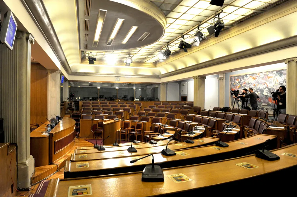 prazna sala skupstina