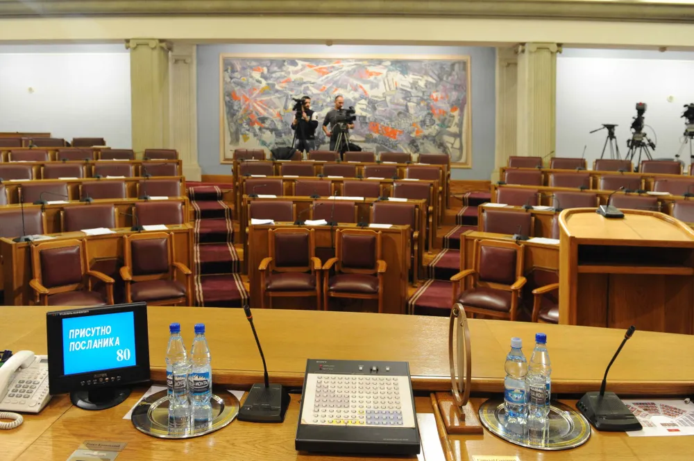 prazna sala skupstina