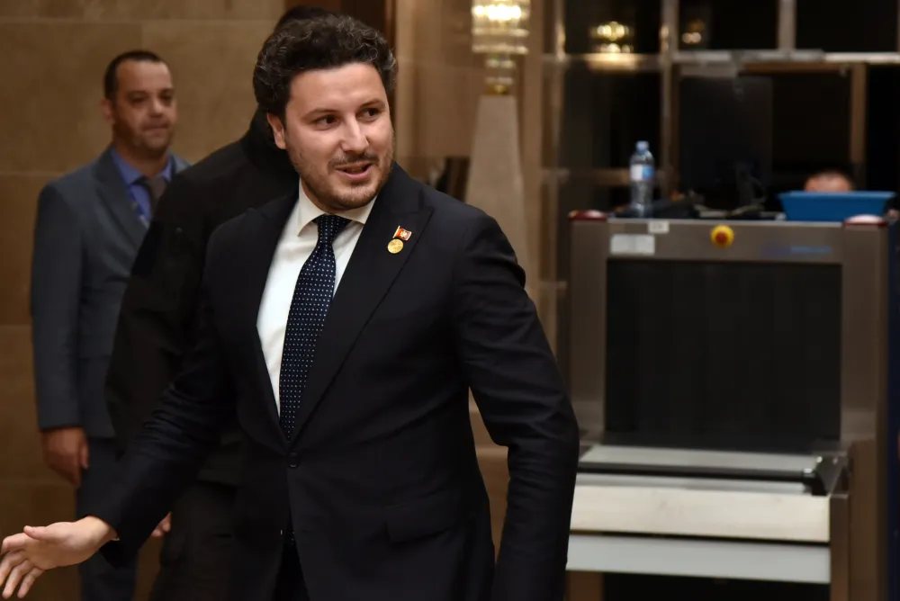 (VIDEO) Abazović: &Scaron;vercovane cigarete proizvode u Egiptu i Libanu, Crna Gora tranzitna tačka