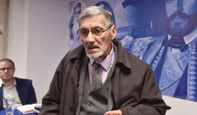 Razlistala imaginaciјom oboјena životna putanja pјesnika