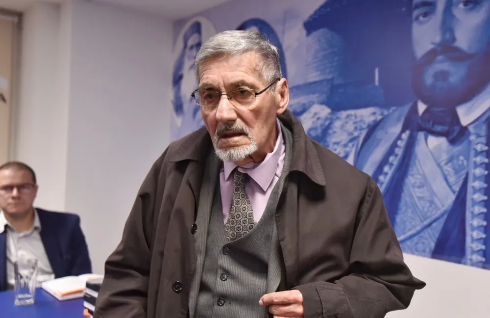 Razlistala imaginaciјom oboјena životna putanja pјesnika