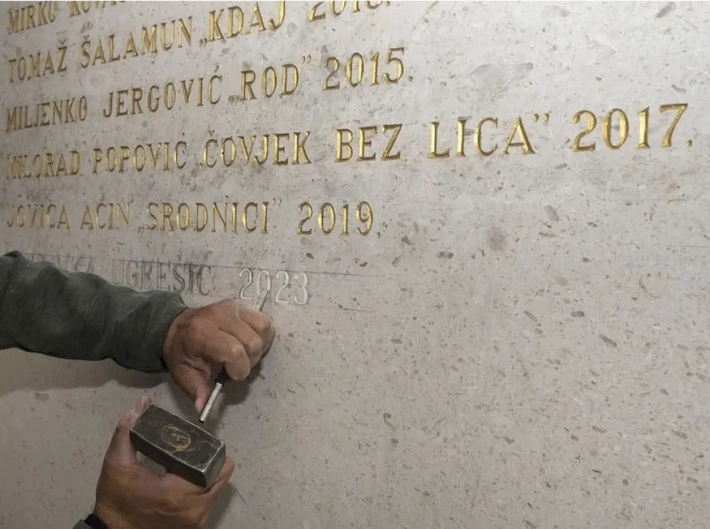 Na ploči u Biljardi upisano ime Dubravke Ugre&scaron;ić