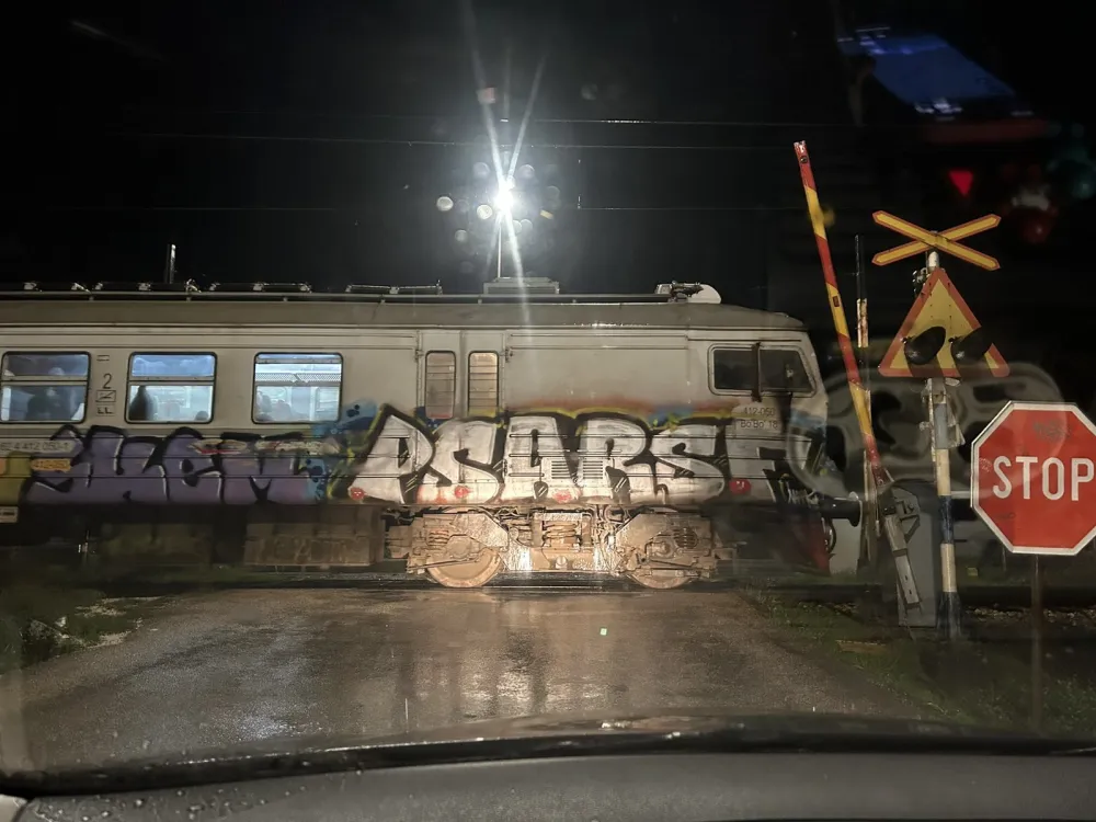 Podignuta rampa na pružnom prelazu u Virpazaru
