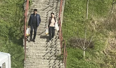 Ulica koјa vodi do dviјe lamele u naselju Klanac neprohodna: Obru&scaron;eno stepeni&scaron;te јedini prozor u sviјet