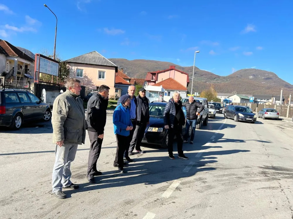 Блокада саобраћаја код аутобуске станице у Беранама