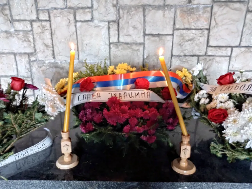 Op&scaron;tinski odbor DPS Pljevlja položio cvijeće