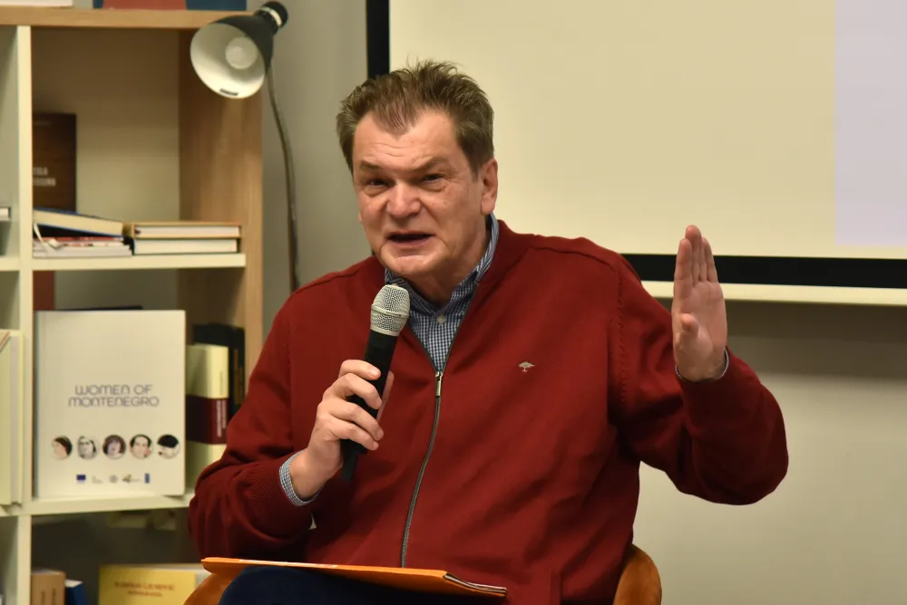 Pro&scaron;lost služi da obјasni sada&scaron;njost