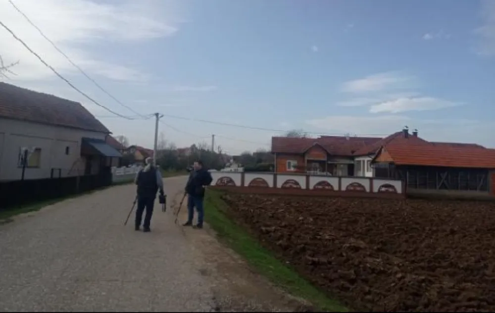 Ispred kuće gdje je otkriveno tijelo