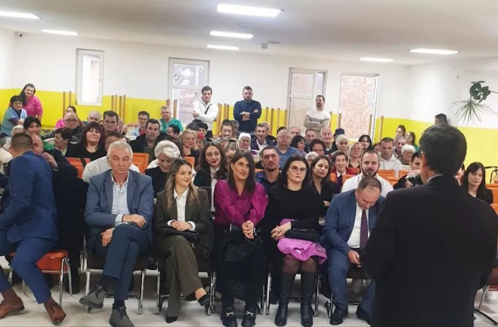 Prof. Koprivica pred stanarima doma