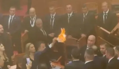(VIDEO) Novi haos u Albaniji: Poslanik poku&scaron;ao da zapali parlament