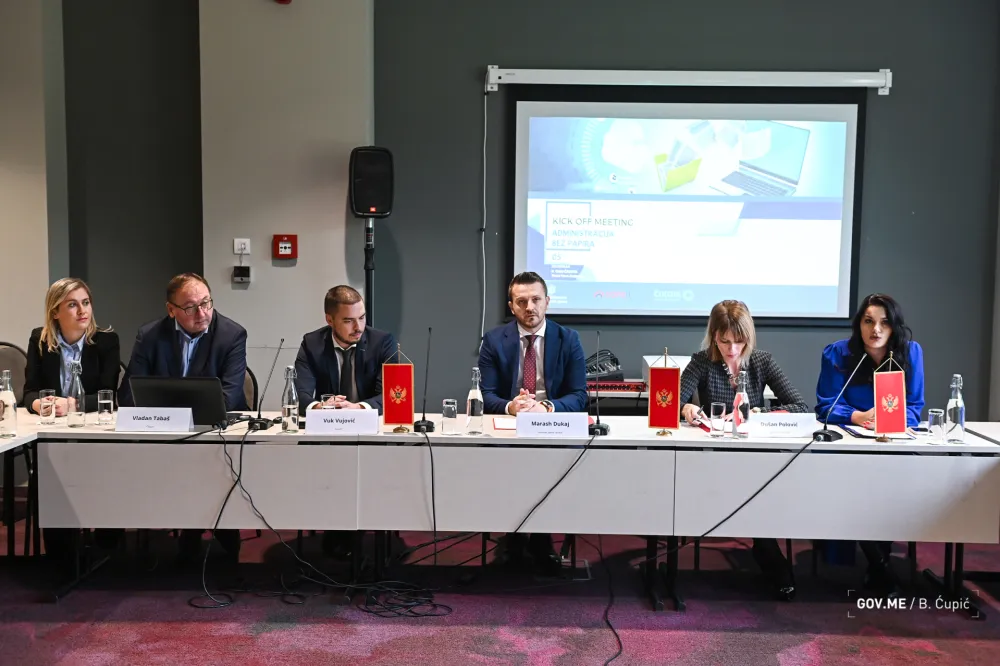 Sa skupa "Administracija bez papira"