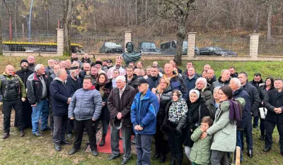 Са откривања споменика