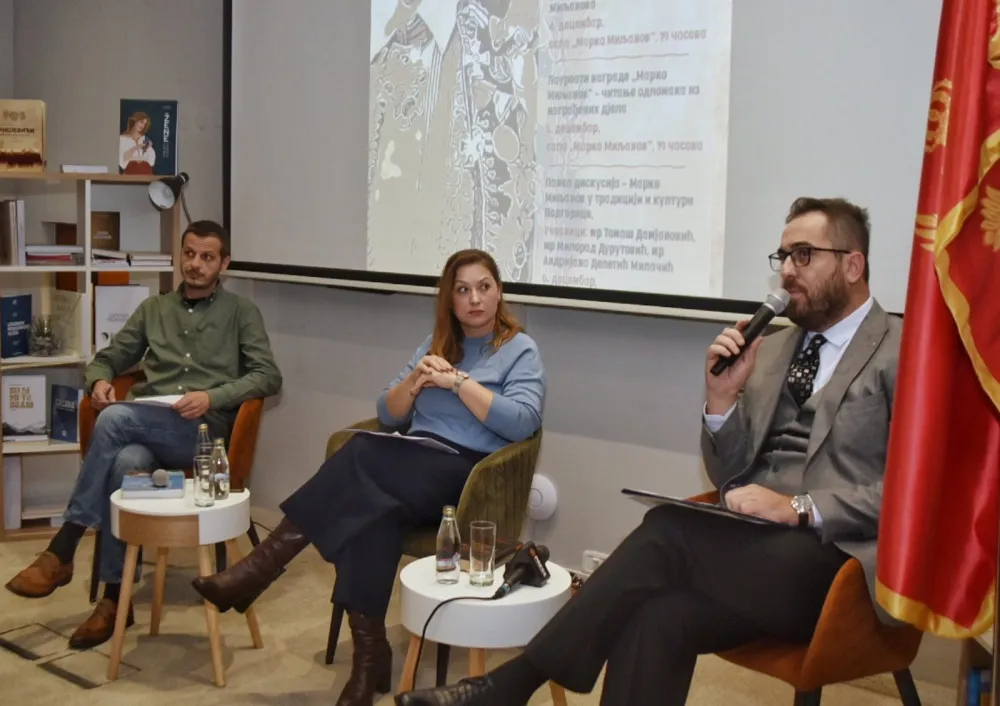 Biti alternativa ili biti u dosluhu s centrom moći