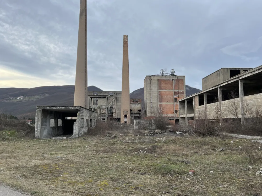 Остали само фабрички димњаци