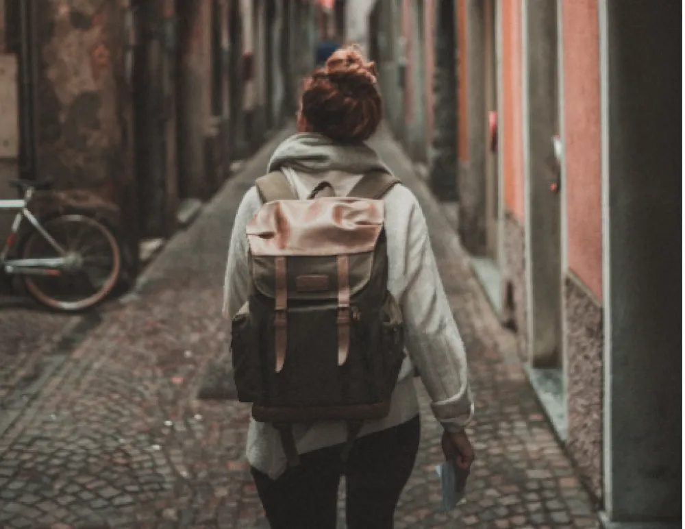 FOTO: Unsplash - Timo Stern<br>timonrets, putnik, preseljenje, turista