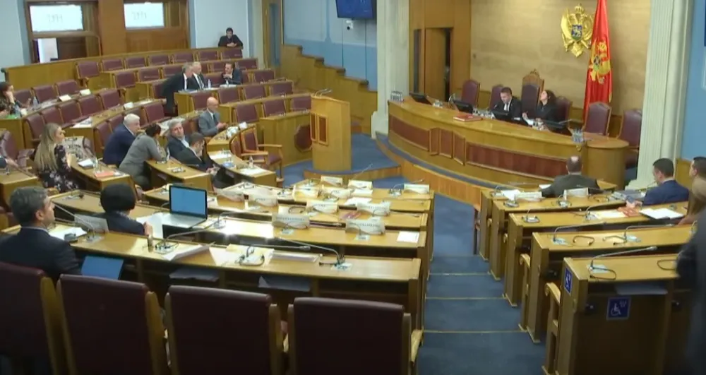 (VIDEO) Nikolić: Mandić pokazao da je Srbija njegova država; Radunović: On je vođa srpskog naroda u Crnoj Gori