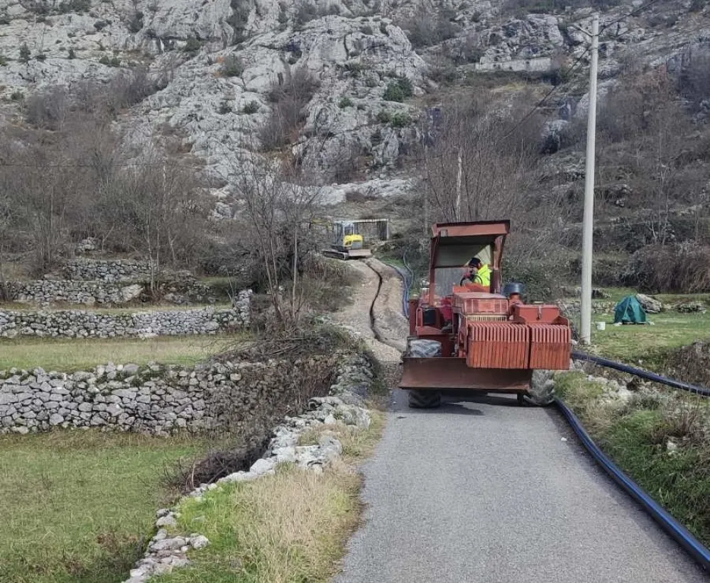 Počeli radovi, Bajice