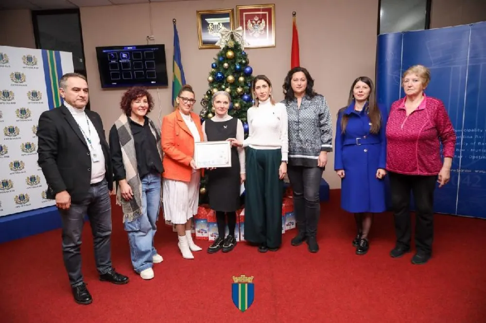 Op&scaron;tina Bar mali&scaron;anima uručila novogodi&scaron;nje poklon paketiće
