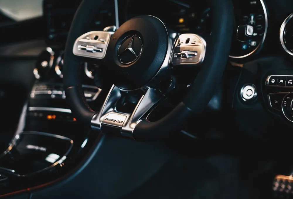 FOTO: Unsplash - Ambitious Studio* - Rick Barrett- Mercedes, ilustracija