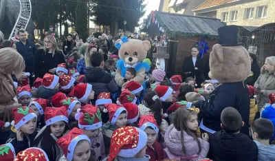 Dječja praznična čarolija obasjala gradski trg u Mojkovcu