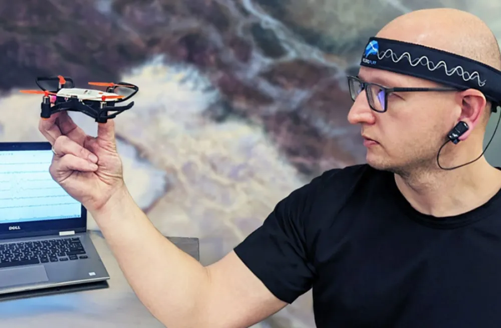 Dron kojim se upravlja mislima