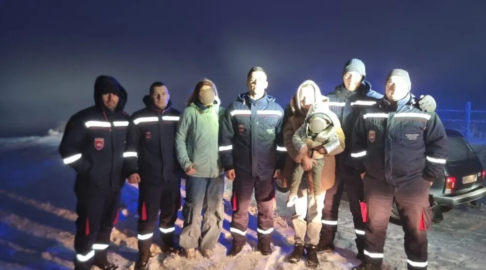 Bjelopoljski vatrogasci spasili tročlanu porodicu