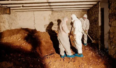 Tunel do depoa Vi&scaron;eg suda<br>FORENZIČARI PRIKUPLJAJU TRAGOVE/ - VLADA<br>