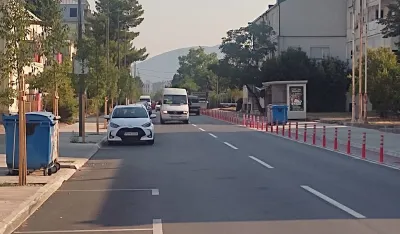Улица уска за све учеснике у саобраћају 