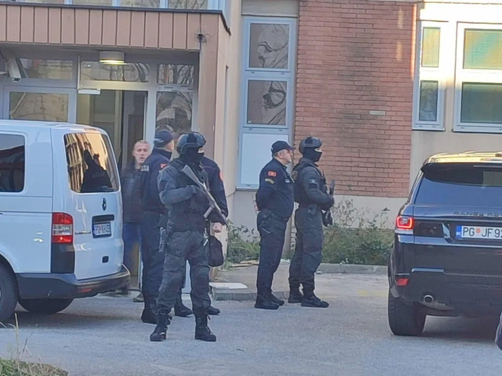 Otvori galeriju slika ČAMGOZ PRIVEDEN KOD TUŽIOCA, PRIVOĐENJE ČAMGOZA/ - FOTO: ŽELJKA BOJANIĆ/DAN PORTAL<br>