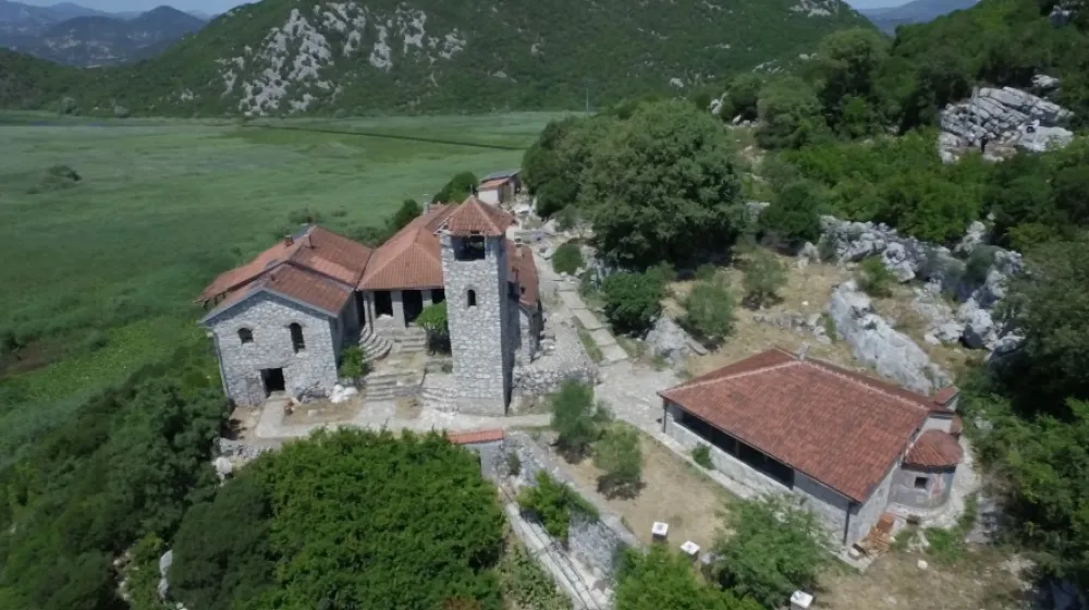 Manastir Kom