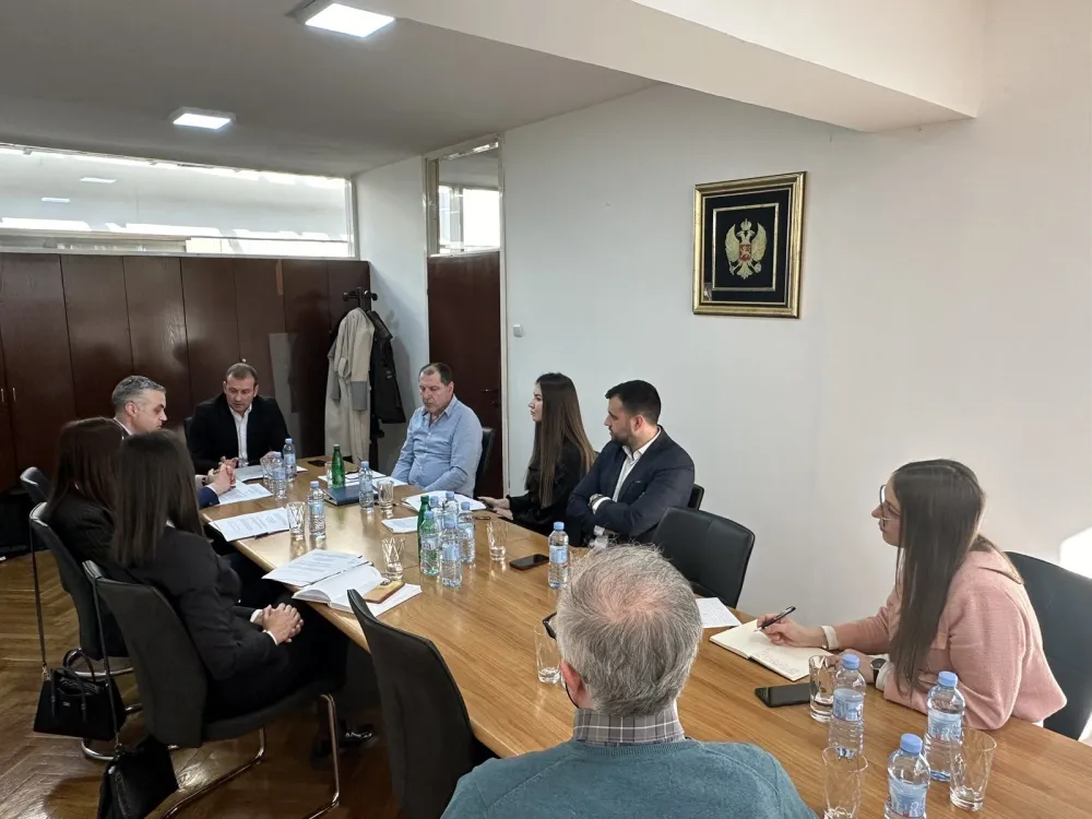 Glavni grad pripremio odluku o ogla&scaron;avanju: Privrednici će reklame plaćati po kvadratu