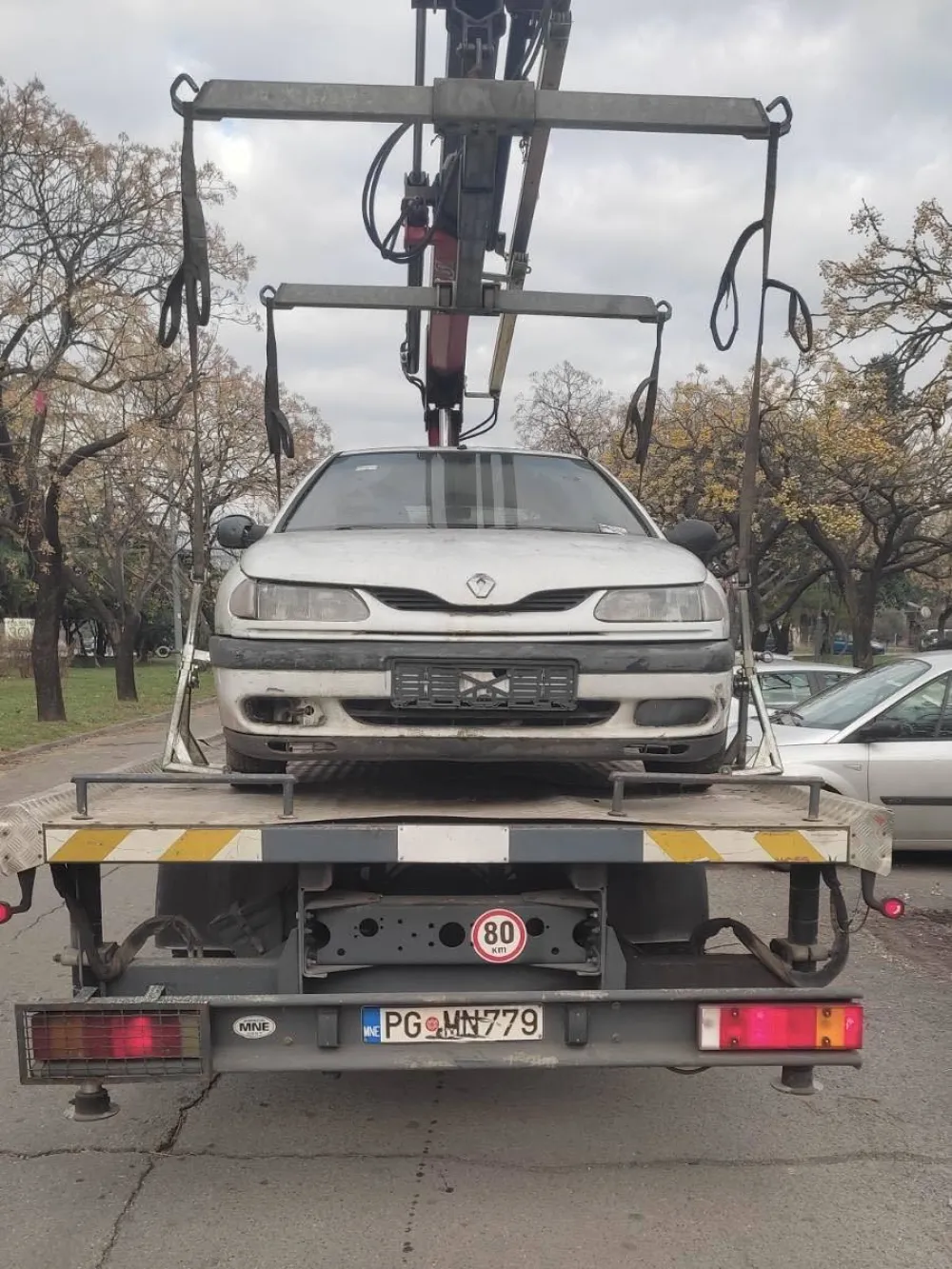 Akcija Uprave za inspekcijske poslove: Oslobađaju parkinge od brojnih olupina