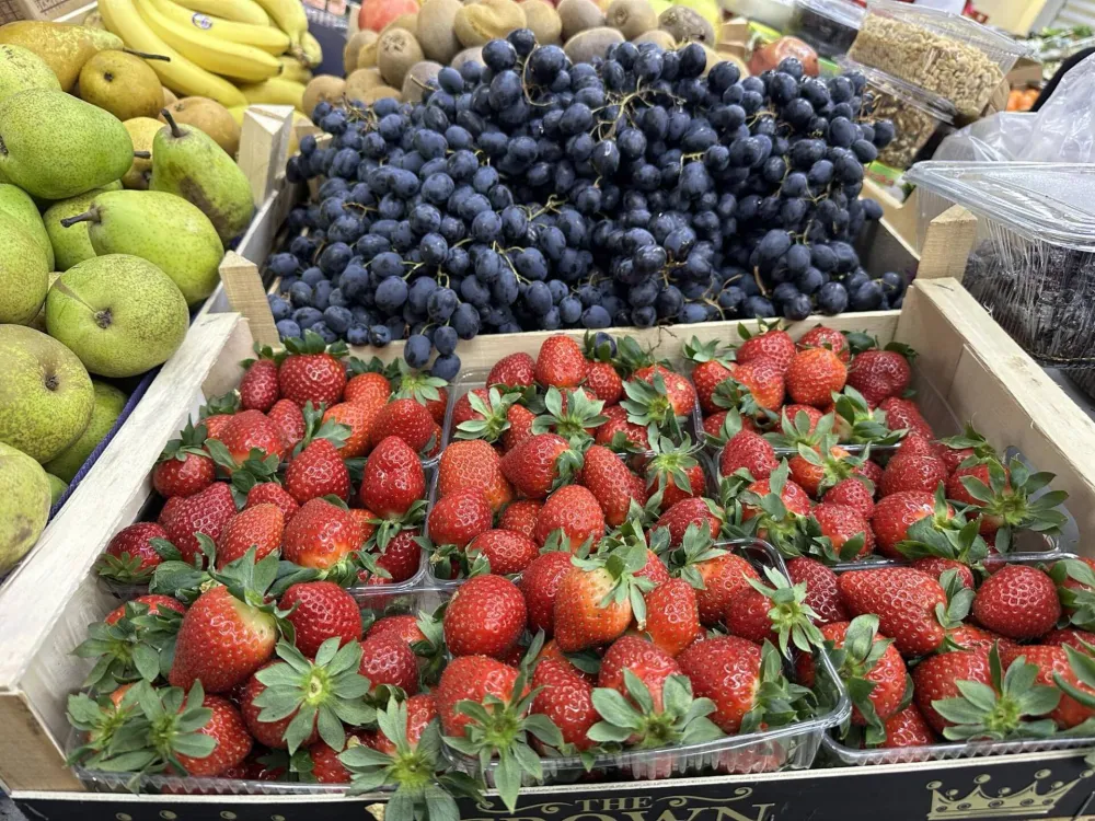 Na zelenoj pijaci jagode osam, a grožđe 4,50 eura