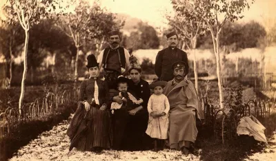 Породична слика Карађорђевића настала на Цетињу након 8. септембра 1887. године