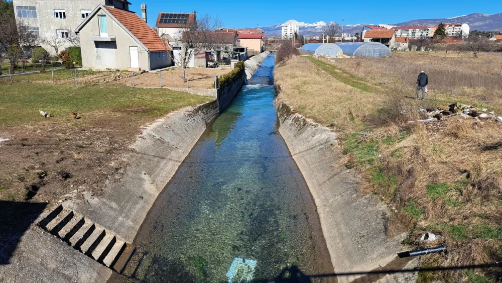 Atmosferske vode iz vi&scaron;e od 700 &scaron;ahti teku u Mrko&scaron;nicu