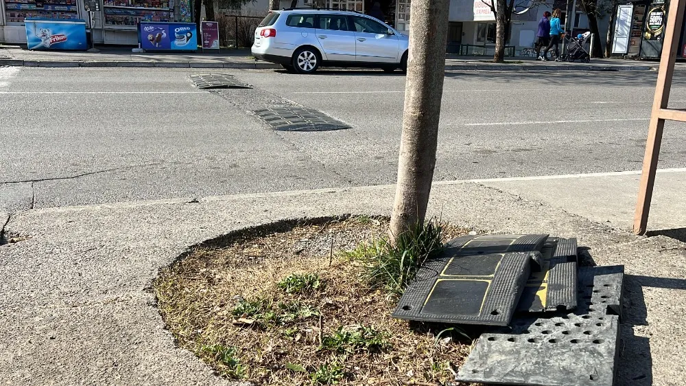 Vidi li neko u ovom slomljenom &bdquo;ležećem policajcu&rdquo; sebe sama?