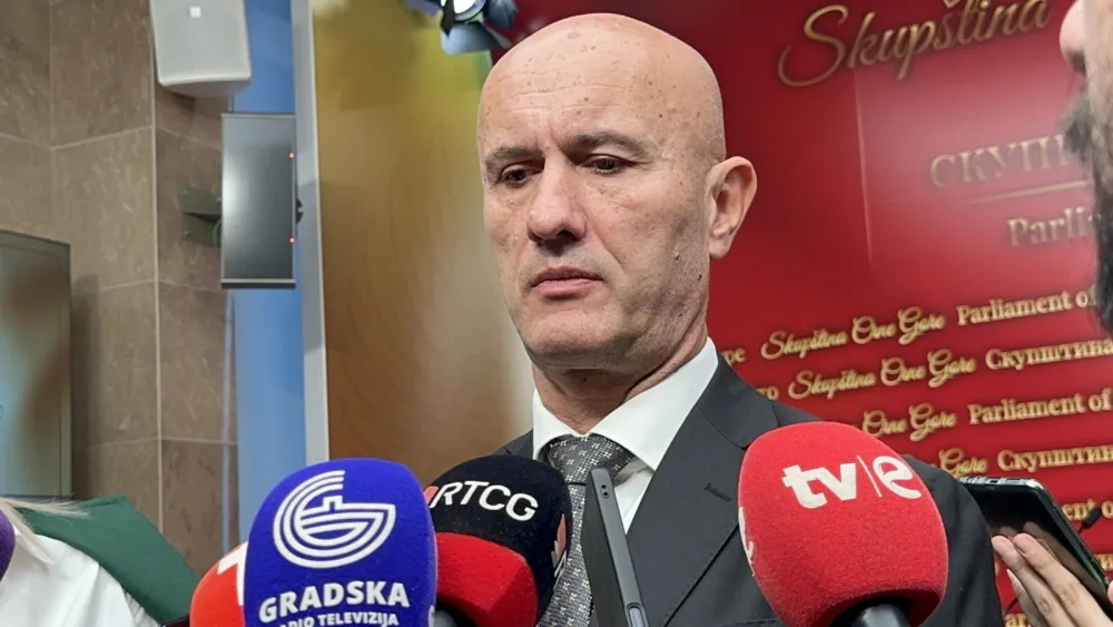 Laković: Protiv neke politike ili partije po&scaron;tenije se boriti spolja