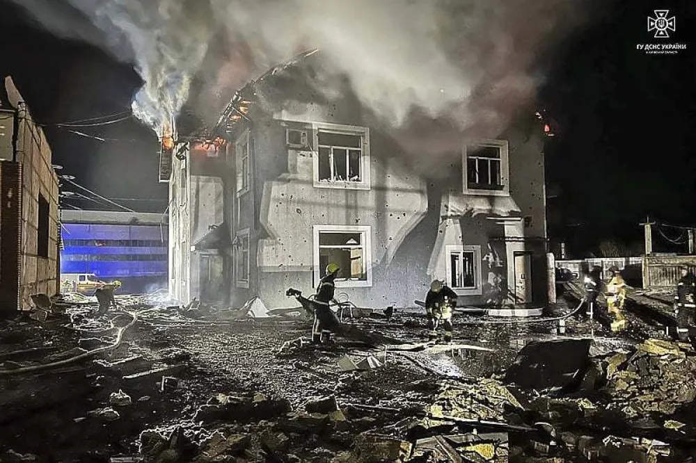 Dvije osobe ubijene, osam ranjenih u napadu na stambeni blok u Odesi