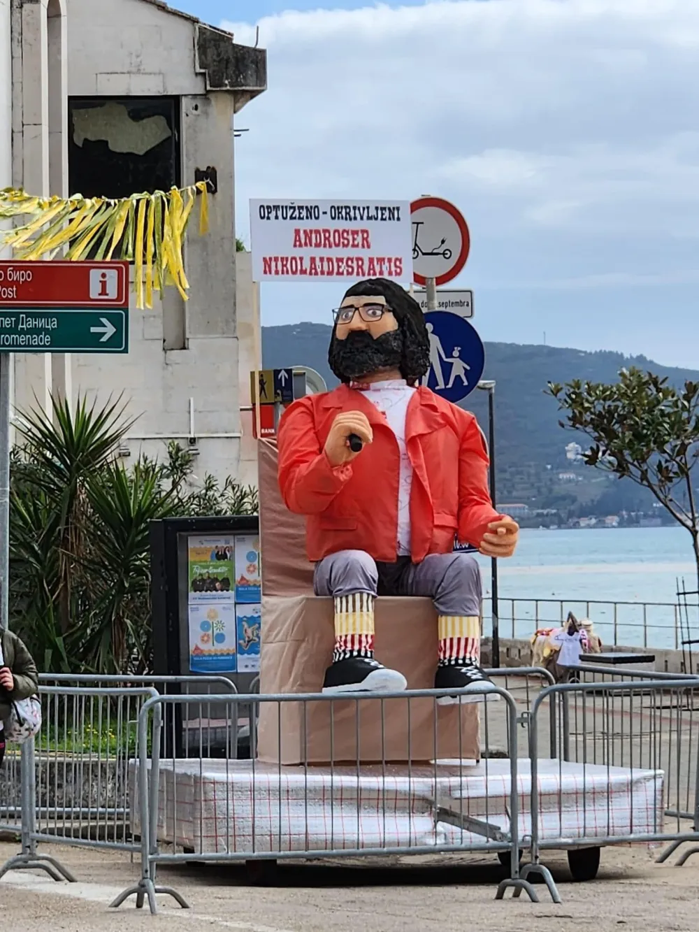 Lutka sa likom književnika Nikolaidisa
