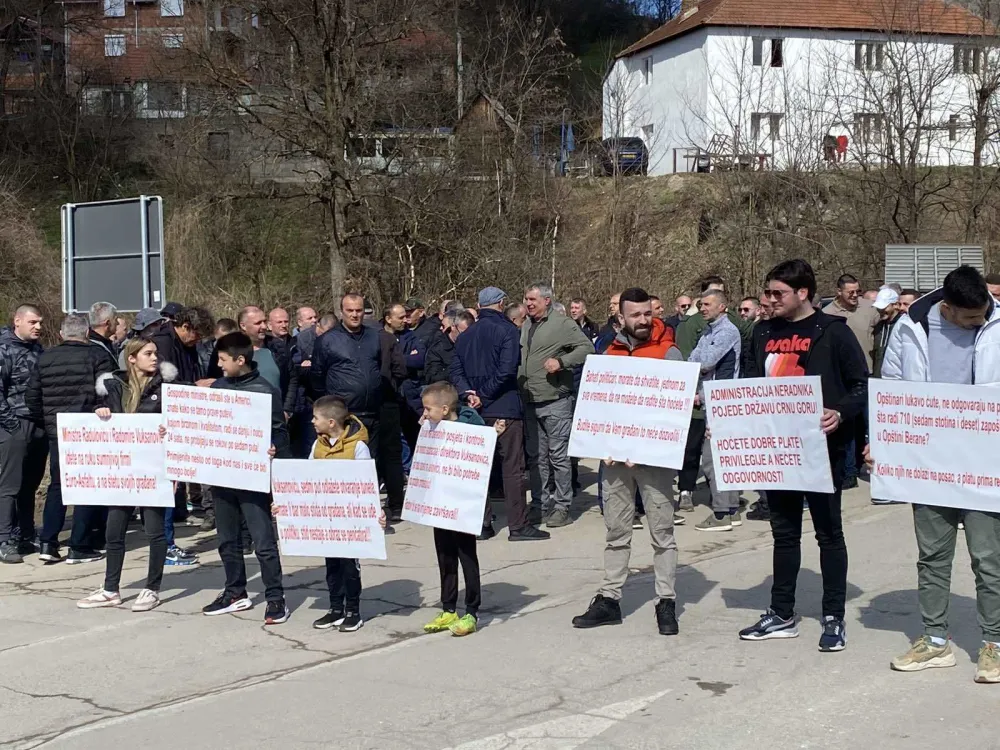 Протест грађана одржан на улазу у Беране